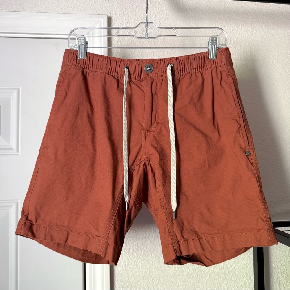 VUORI men’s rust orange athletic elastic drawstring waist shorts